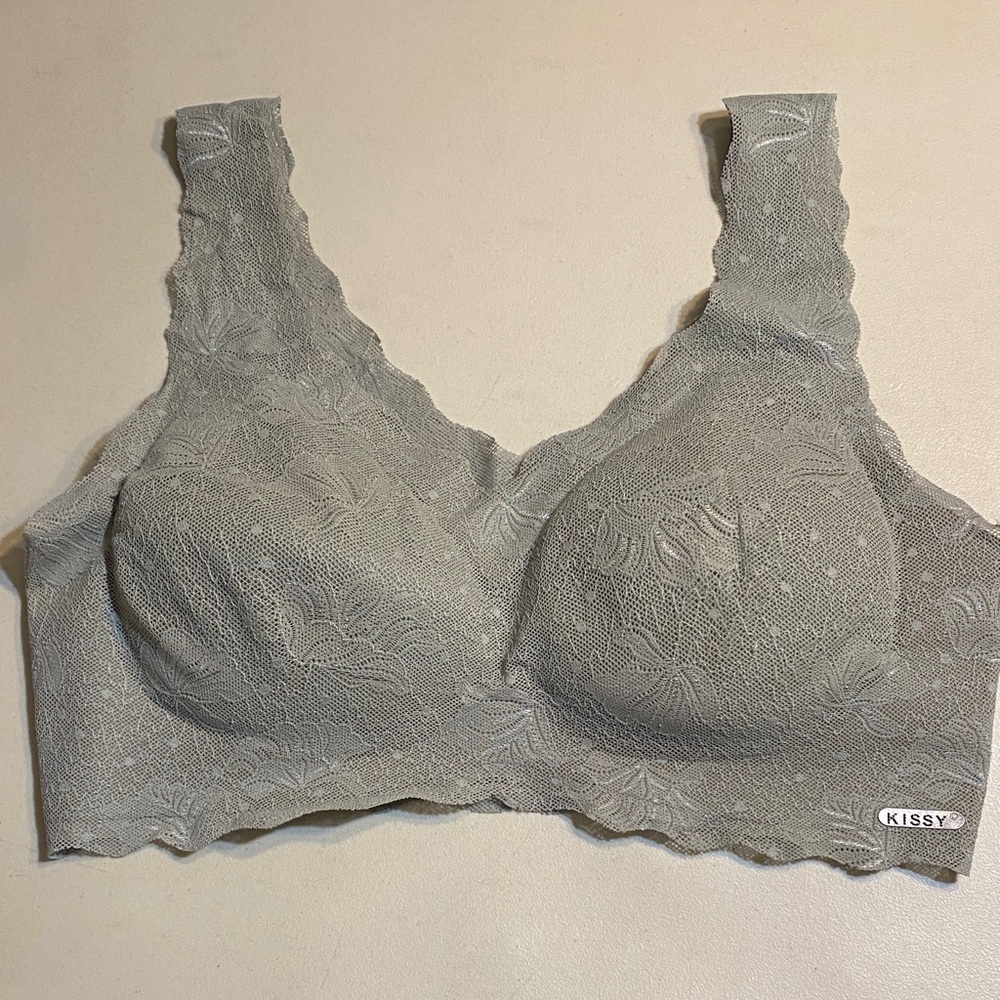 Kiss Lace Wireless Comfort Bra in Light Gray
